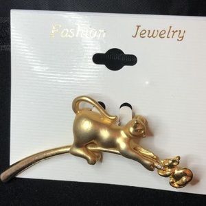 Vintage cat mouse brooch. Great for that cat lover